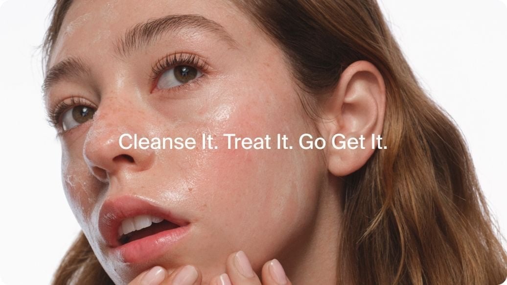 2025Youthtothepeoplebrandluxekalecleanserwomenapplyingcleanseronface